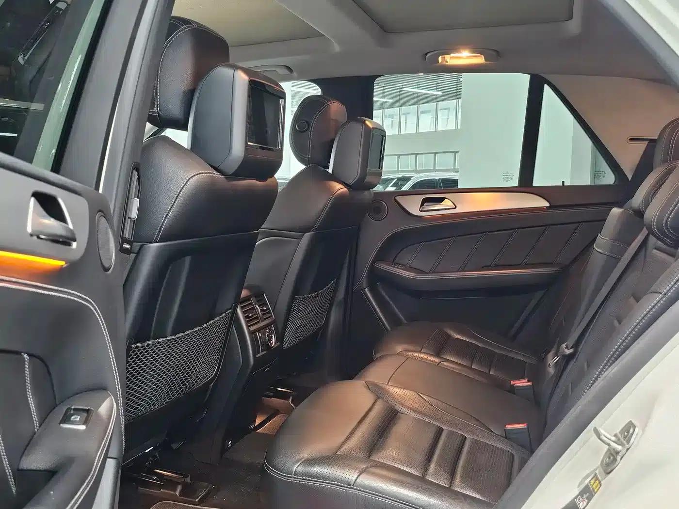 2012 Mercedes-Benz M-Class AMG ML 63 — миниатюра 13