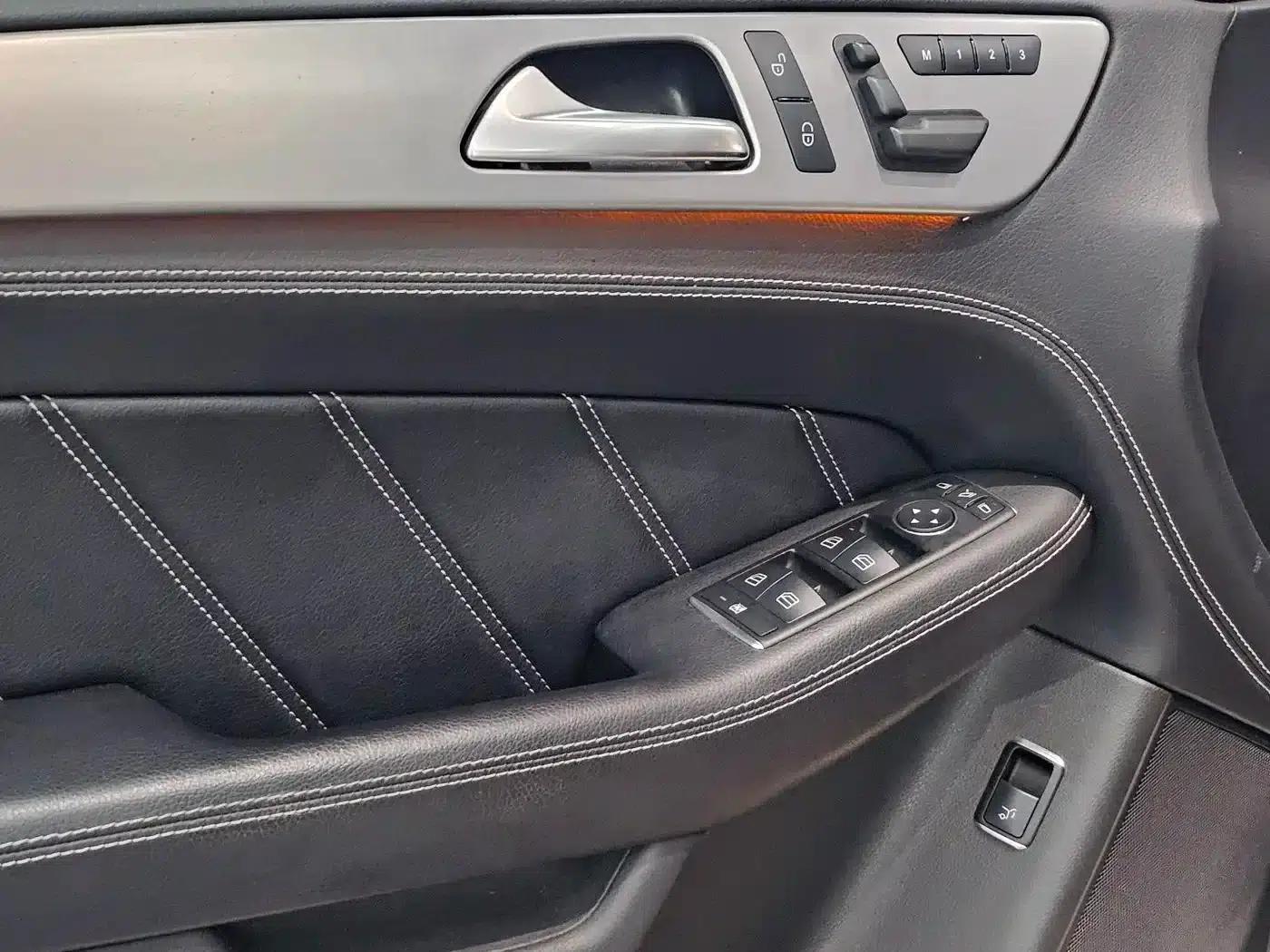 2012 Mercedes-Benz M-Class AMG ML 63 — миниатюра 15