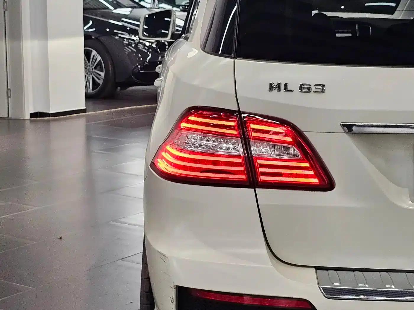 2012 Mercedes-Benz M-Class AMG ML 63 — миниатюра 4