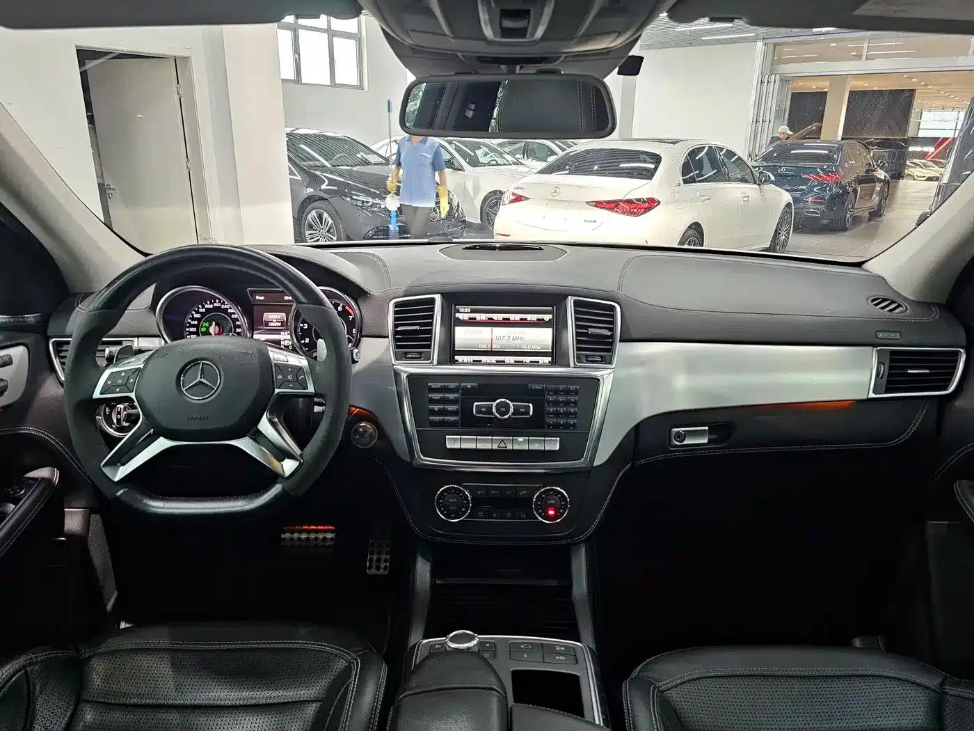 2012 Mercedes-Benz M-Class AMG ML 63 — миниатюра 7
