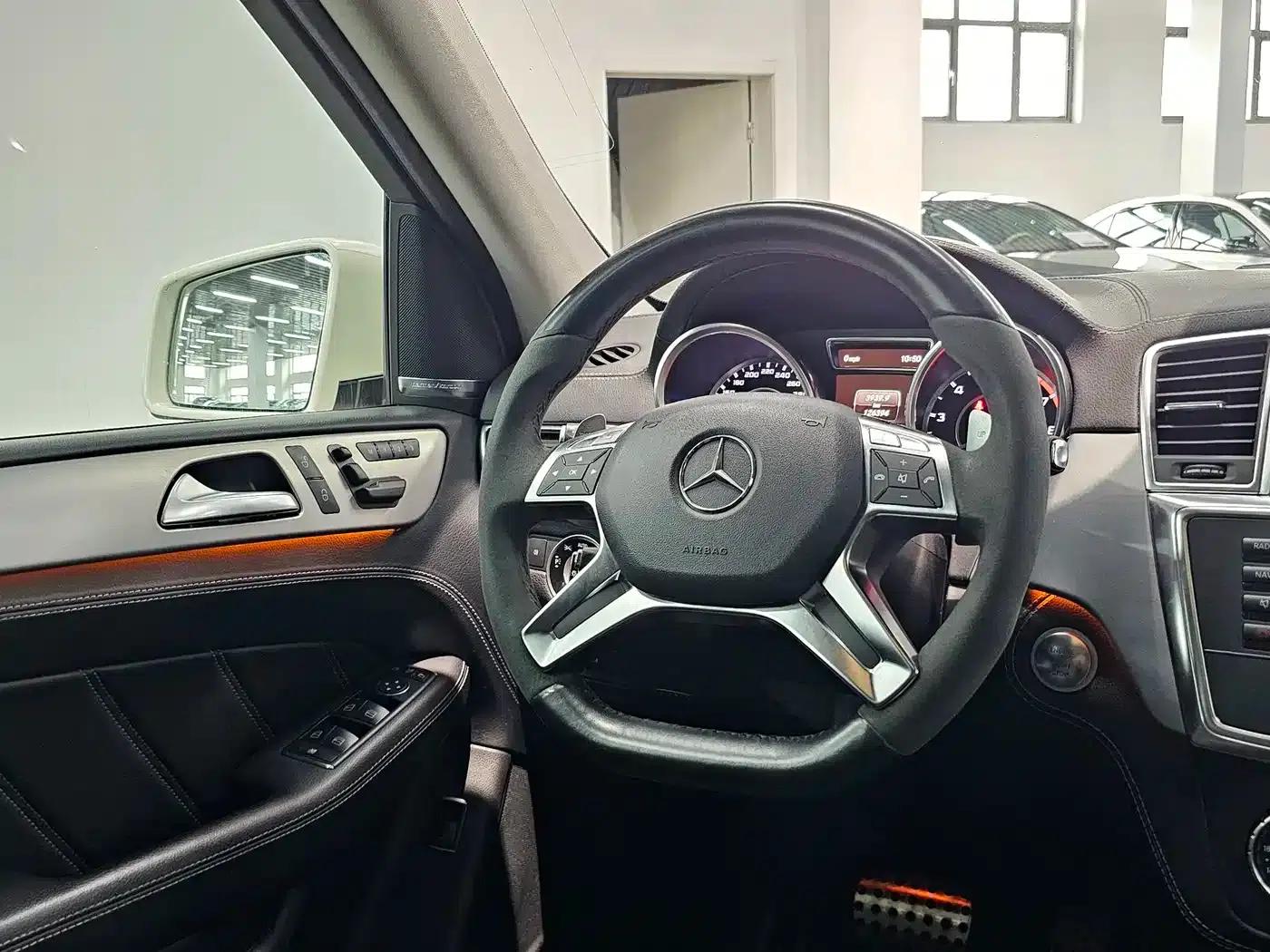 2012 Mercedes-Benz M-Class AMG ML 63 — миниатюра 8