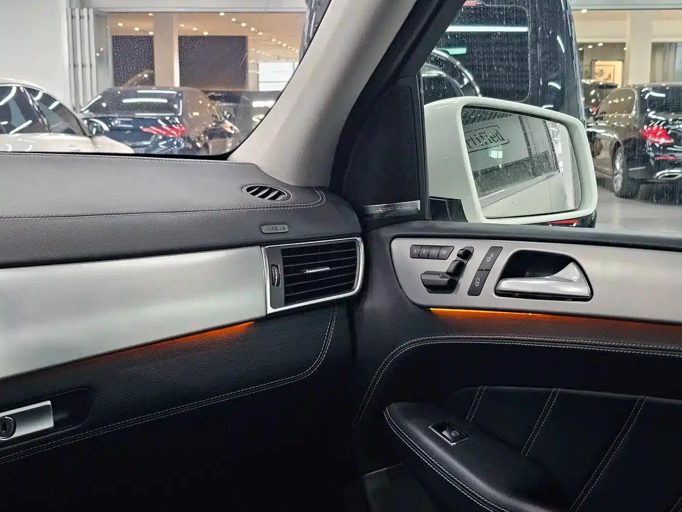 2012 Mercedes-Benz M-Class AMG ML 63 — миниатюра 10
