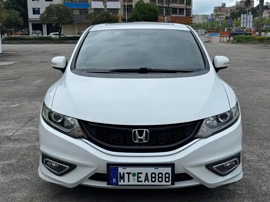 Jade 2014 1.8L Automatic Comfort Elite Edition 5-seater — миниатюра 2