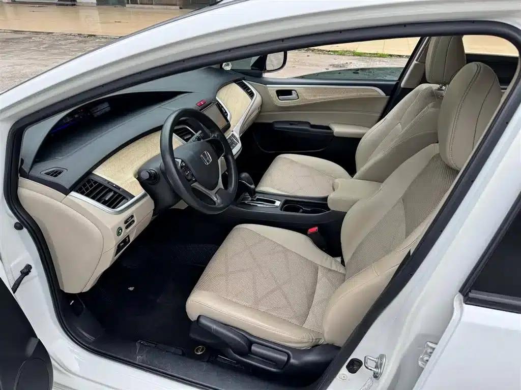 Jade 2014 1.8L Automatic Comfort Elite Edition 5-seater — миниатюра 4