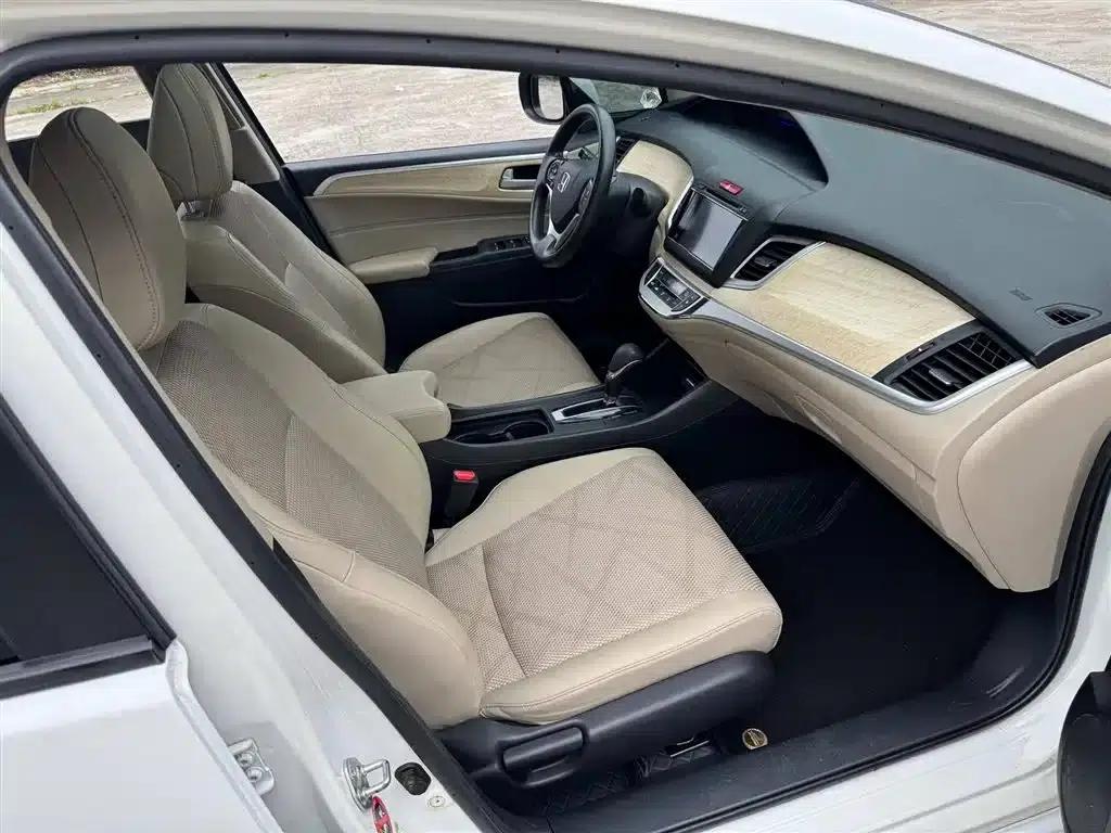Jade 2014 1.8L Automatic Comfort Elite Edition 5-seater — миниатюра 6