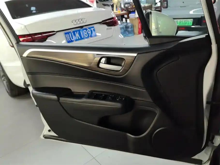 Jade 2017 1.8L Automatic Comfort Edition 5-seater — миниатюра 7