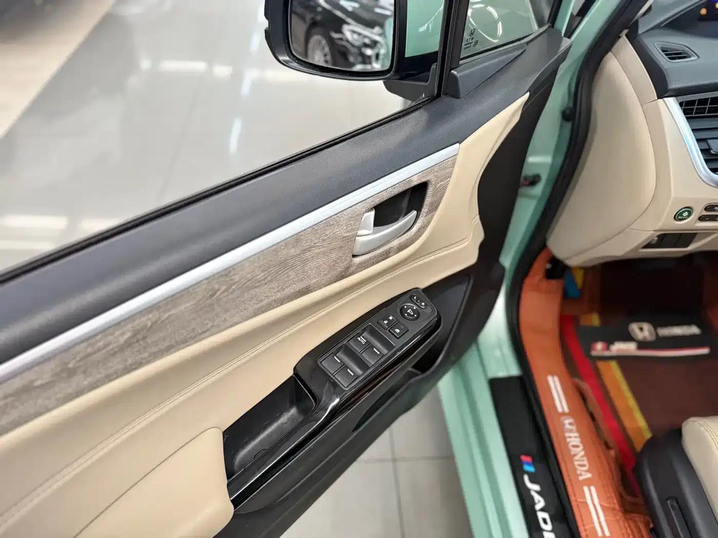 Jade 2017 210TURBO CVT Luxury Edition 5-seater — миниатюра 4
