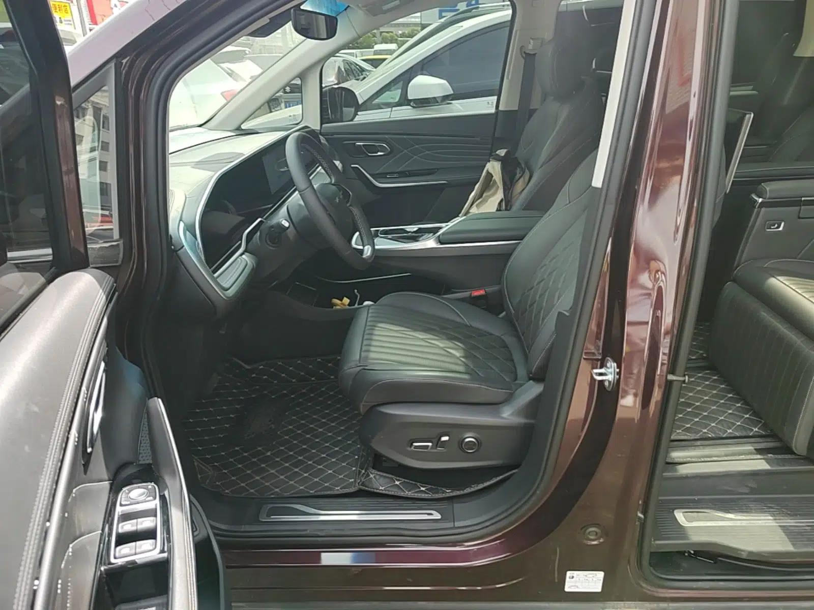 SAIC MAXUS G90 2024 2.0T Xinghan Seven-Seater Version — миниатюра 18