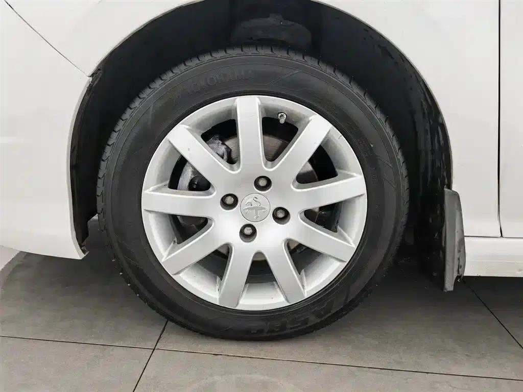 Peugeot 308 2013 1.6L Automatic Fashion Edition — миниатюра 17
