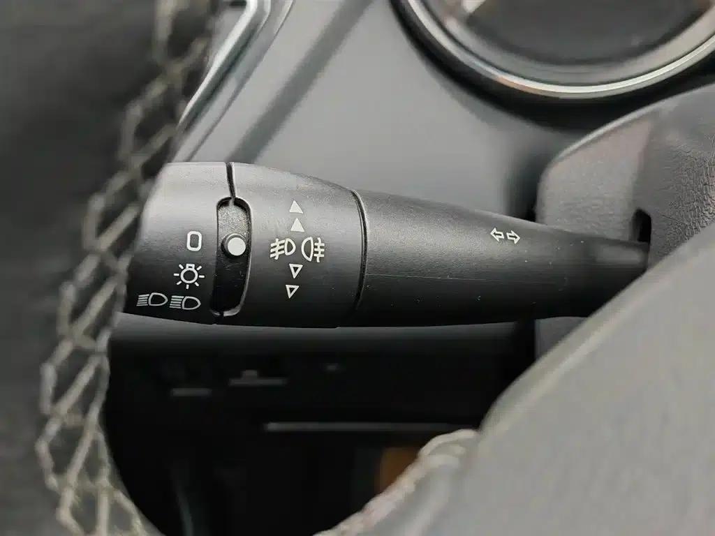 Peugeot 308 2013 1.6L Automatic Fashion Edition — миниатюра 21