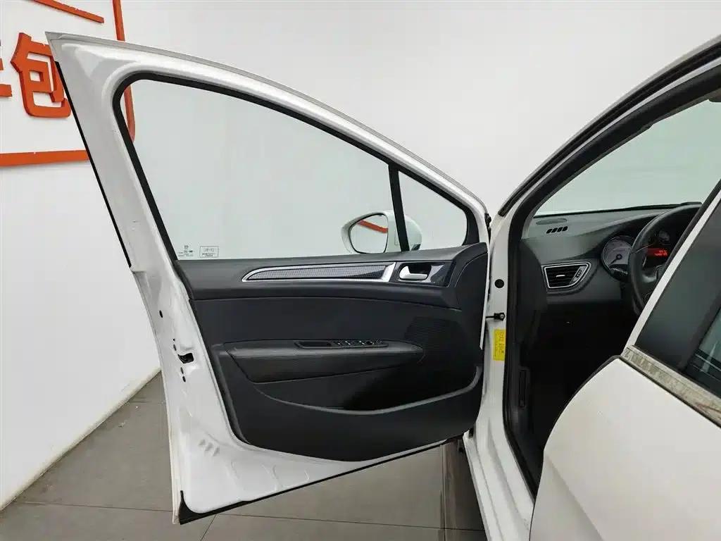 Peugeot 308 2013 1.6L Automatic Fashion Edition — миниатюра 8
