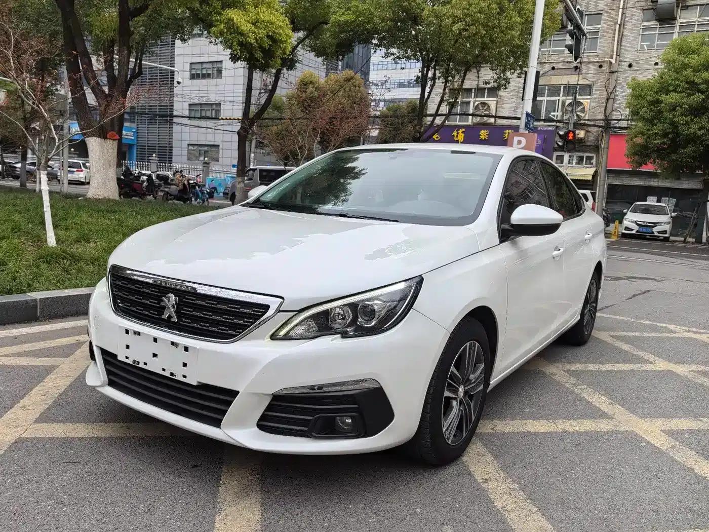 Peugeot 308 2018 1.6L Automatic Luxury Edition — миниатюра 1