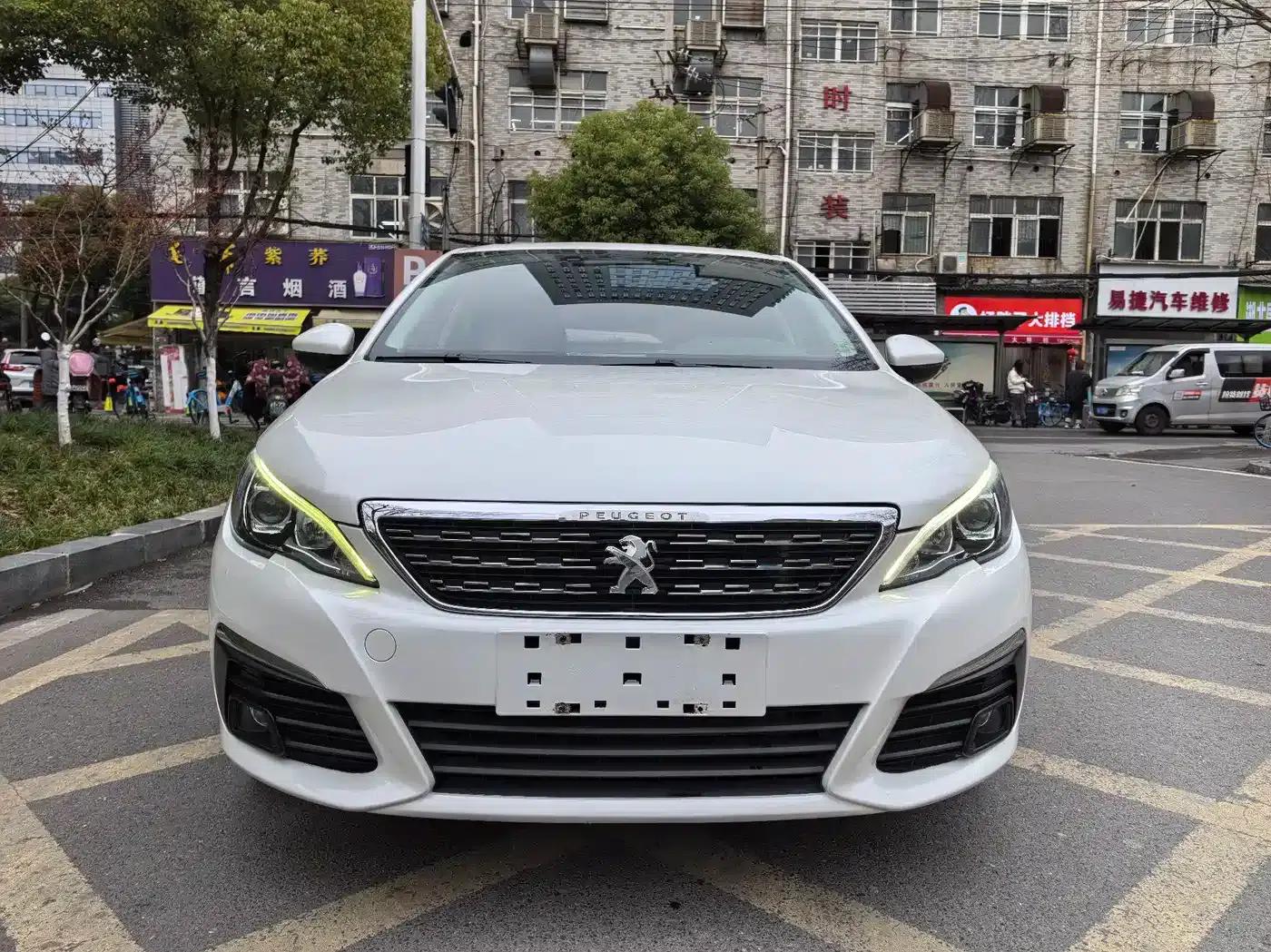 Peugeot 308 2018 1.6L Automatic Luxury Edition — миниатюра 2