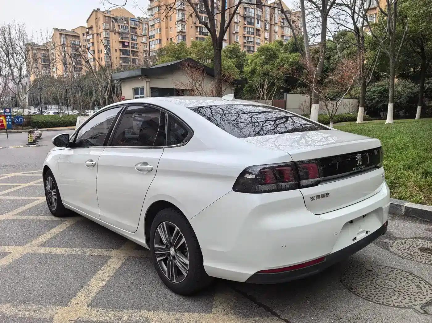 Peugeot 308 2018 1.6L Automatic Luxury Edition — миниатюра 13