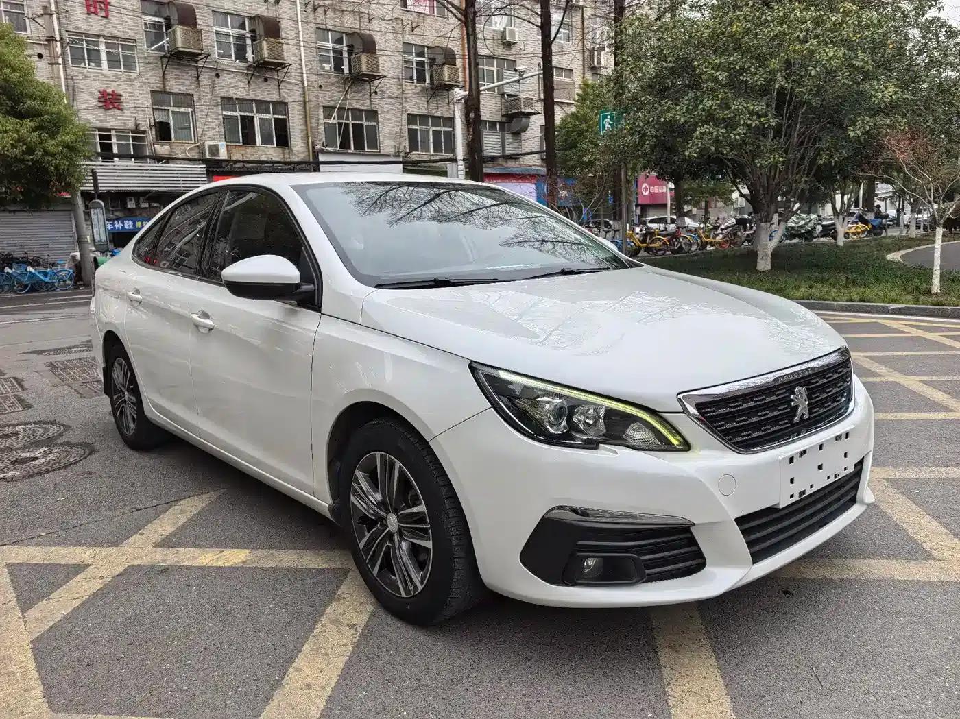 Peugeot 308 2018 1.6L Automatic Luxury Edition — миниатюра 3