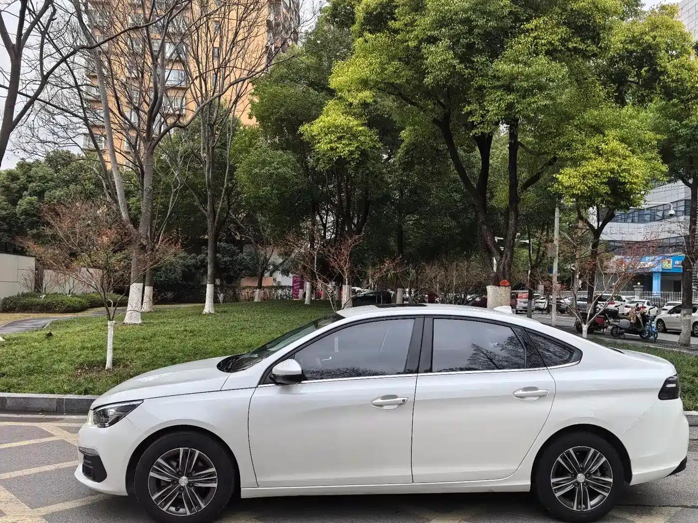 Peugeot 308 2018 1.6L Automatic Luxury Edition — миниатюра 4
