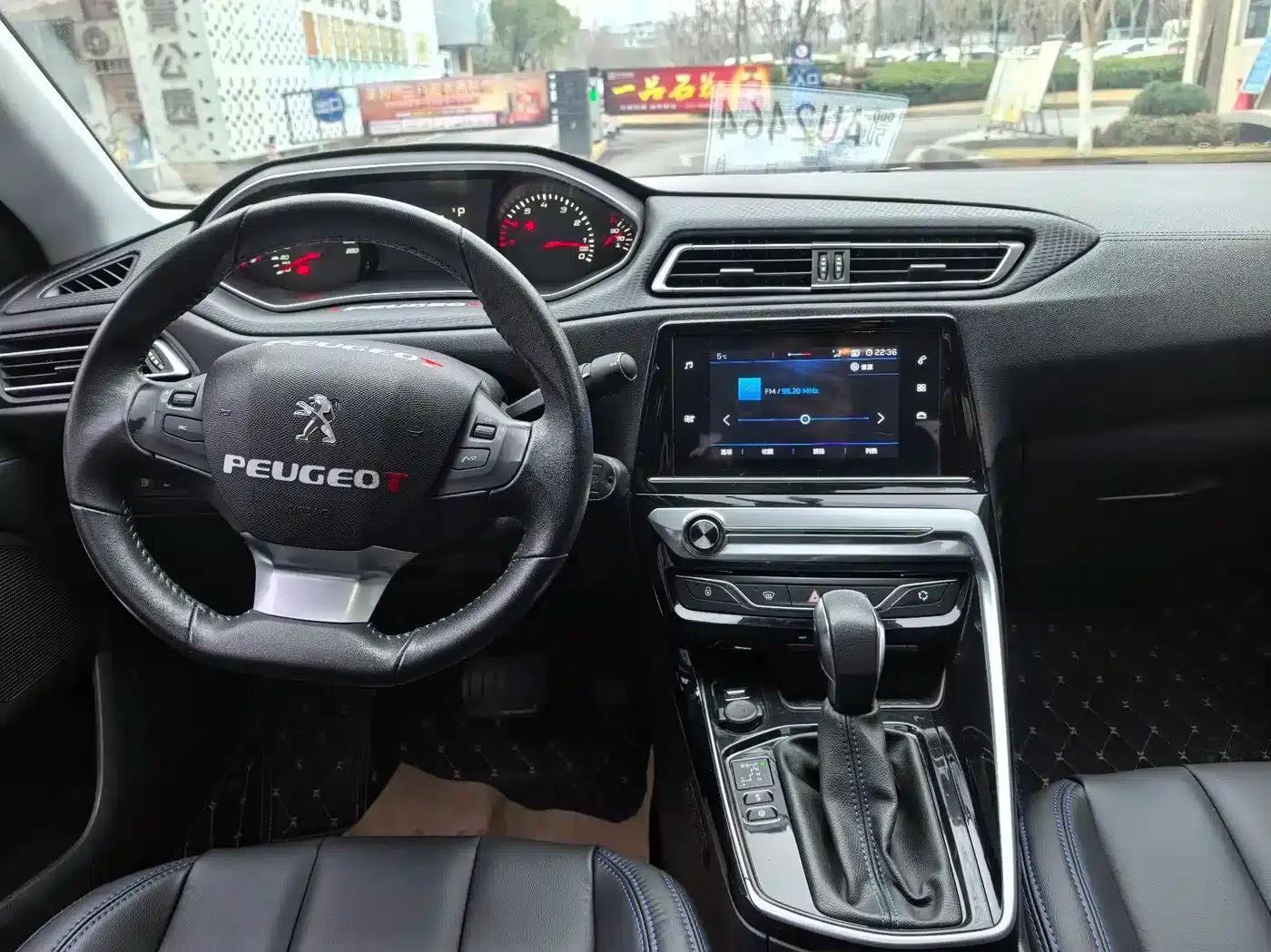Peugeot 308 2018 1.6L Automatic Luxury Edition — миниатюра 8