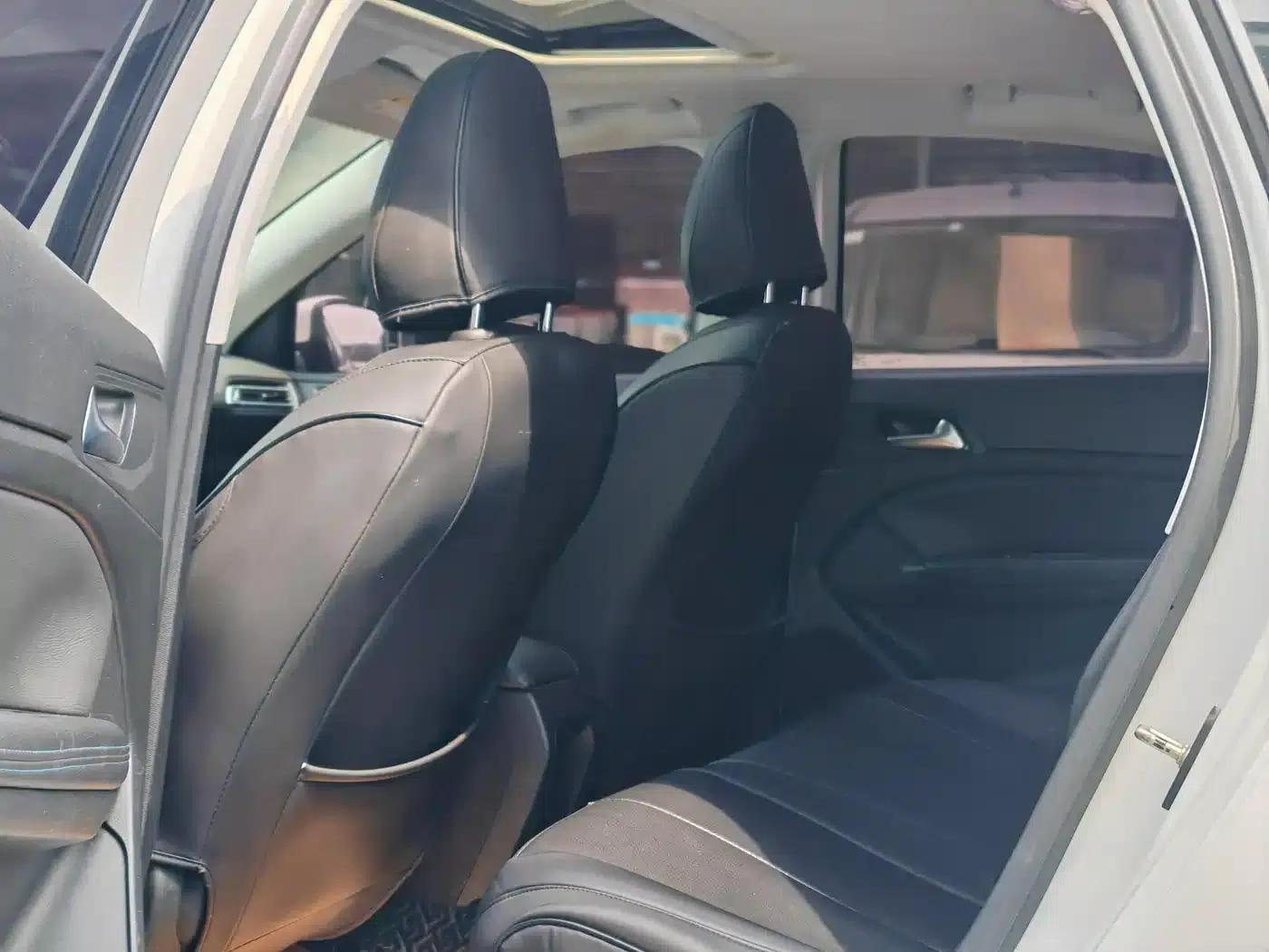 Peugeot 308 2016 1.6L Automatic Luxury Edition — миниатюра 14