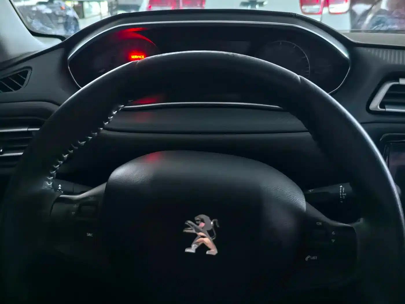 Peugeot 308 2016 1.6L Automatic Luxury Edition — миниатюра 6