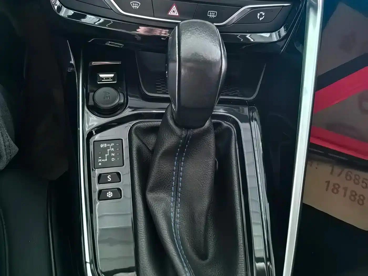 Peugeot 308 2016 1.6L Automatic Luxury Edition — миниатюра 7