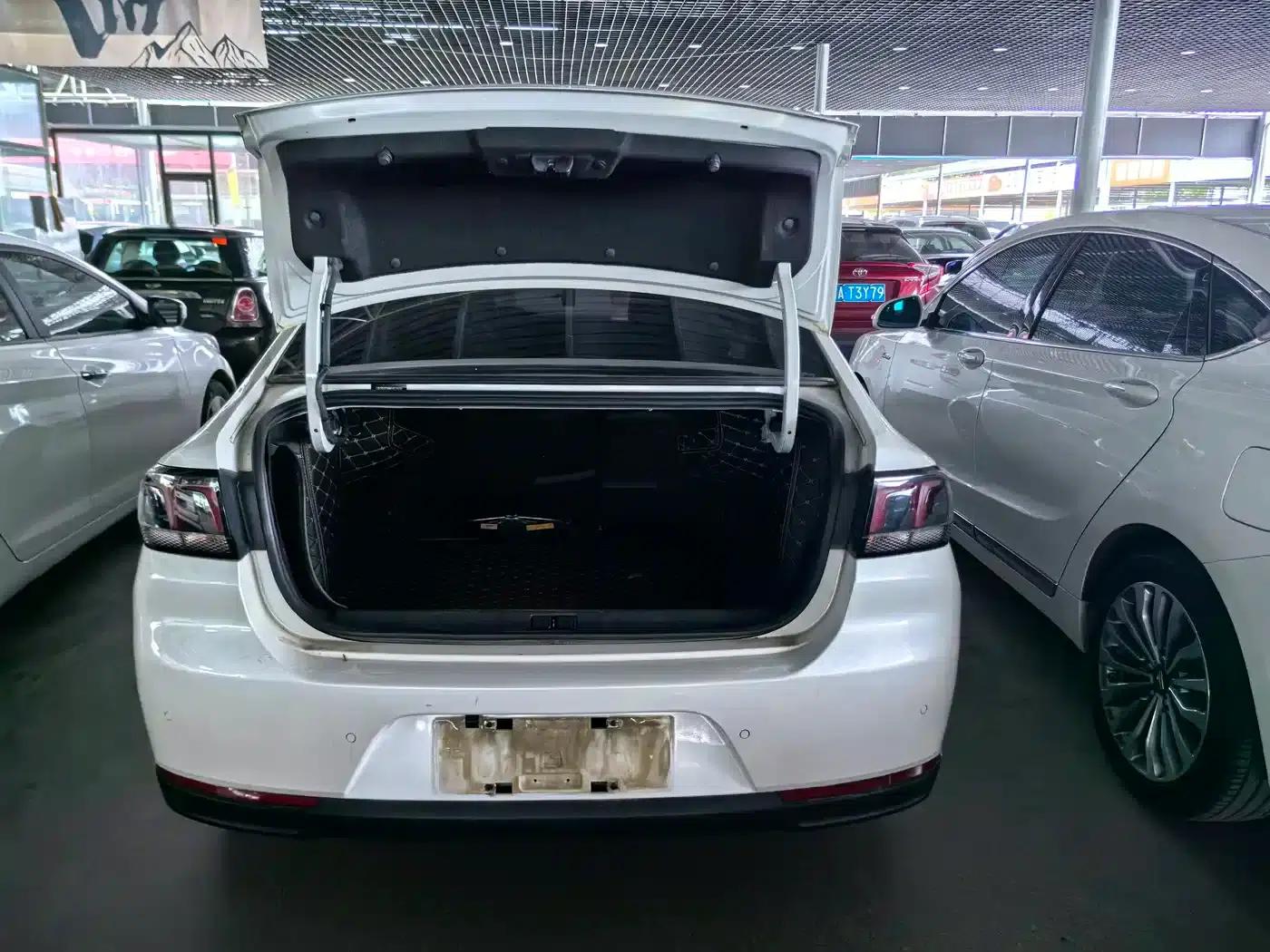 Peugeot 308 2016 1.6L Automatic Luxury Edition — миниатюра 9