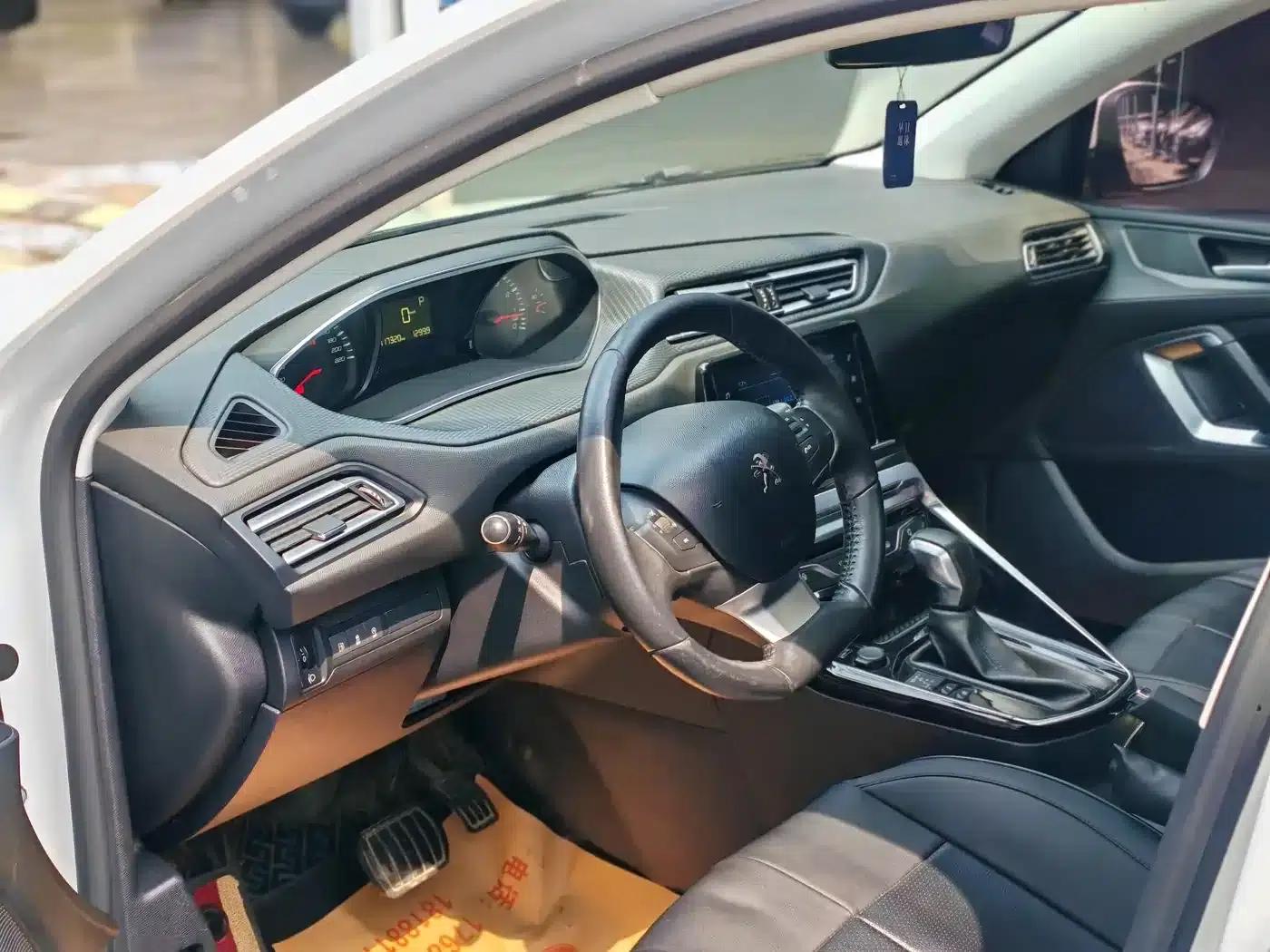Peugeot 308 2016 1.6L Automatic Luxury Edition — миниатюра 10