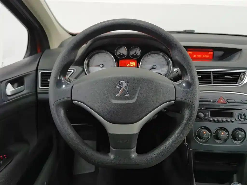 Peugeot 308 2012 1.6L Manual Premium Edition — миниатюра 11