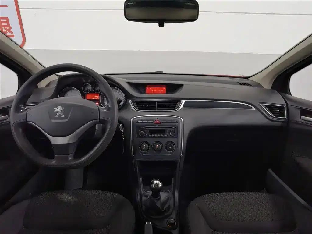 Peugeot 308 2012 1.6L Manual Premium Edition — миниатюра 5