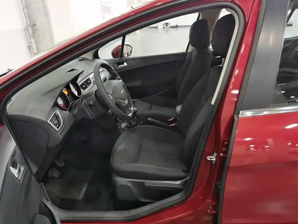 Peugeot 308 2012 1.6L Manual Premium Edition — миниатюра 10