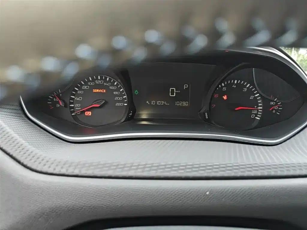 Peugeot 308 2018 1.6L Automatic Luxury Edition — миниатюра 12
