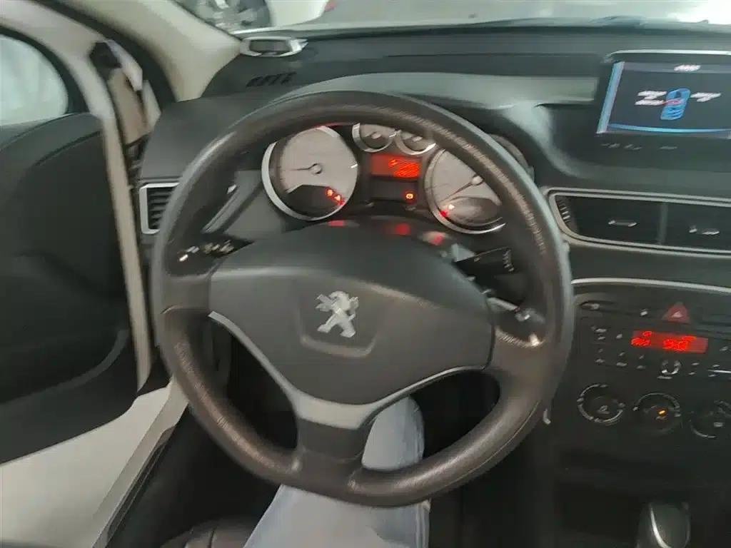 Peugeot 308 2014 Enjoy Edition Classic 1.6L Automatic Premium Model — миниатюра 11
