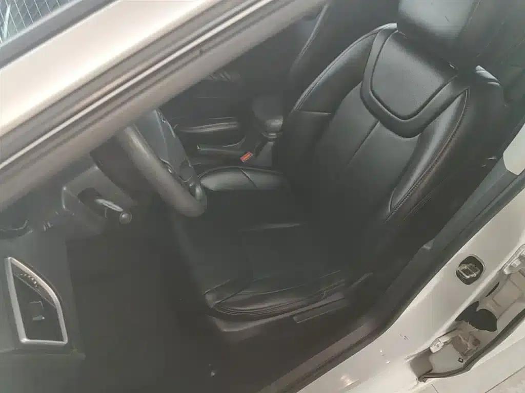 Peugeot 308 2014 Enjoy Edition Classic 1.6L Automatic Premium Model — миниатюра 15