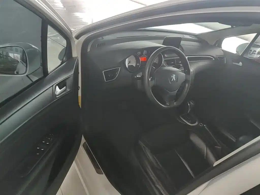 Peugeot 308 2014 Enjoy Edition Classic 1.6L Automatic Premium Model — миниатюра 16