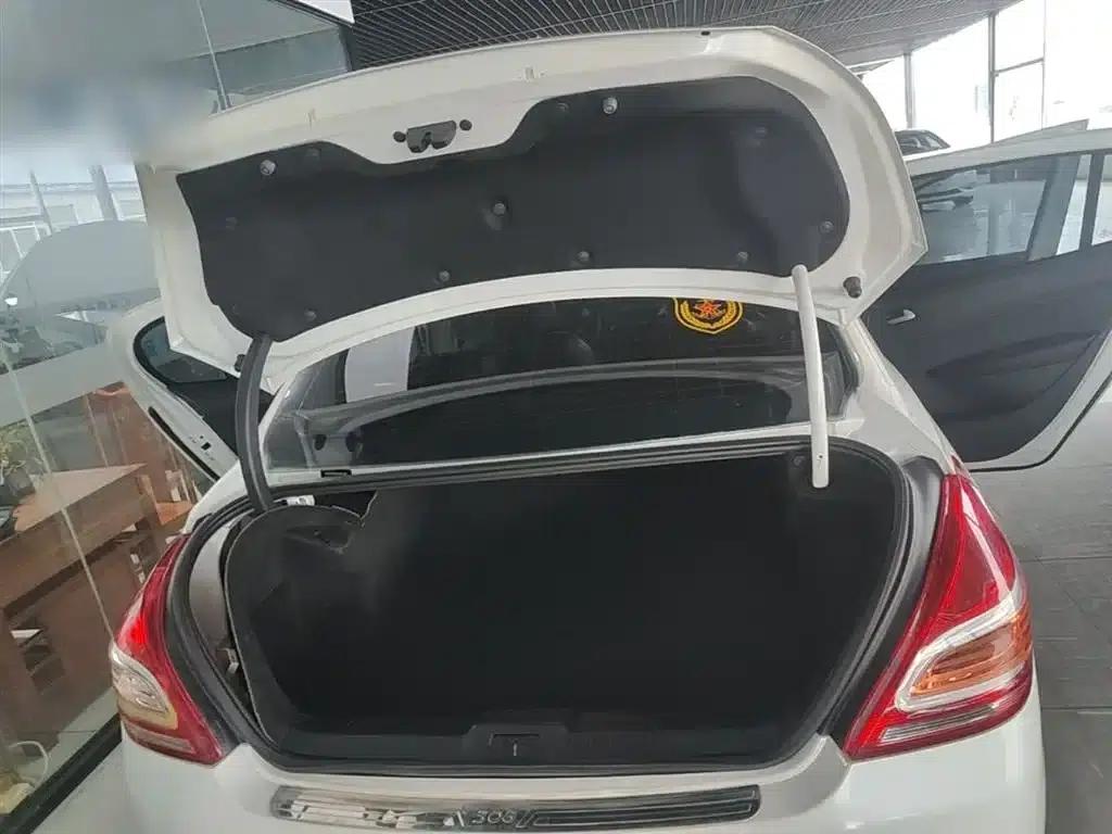Peugeot 308 2014 Enjoy Edition Classic 1.6L Automatic Premium Model — миниатюра 19