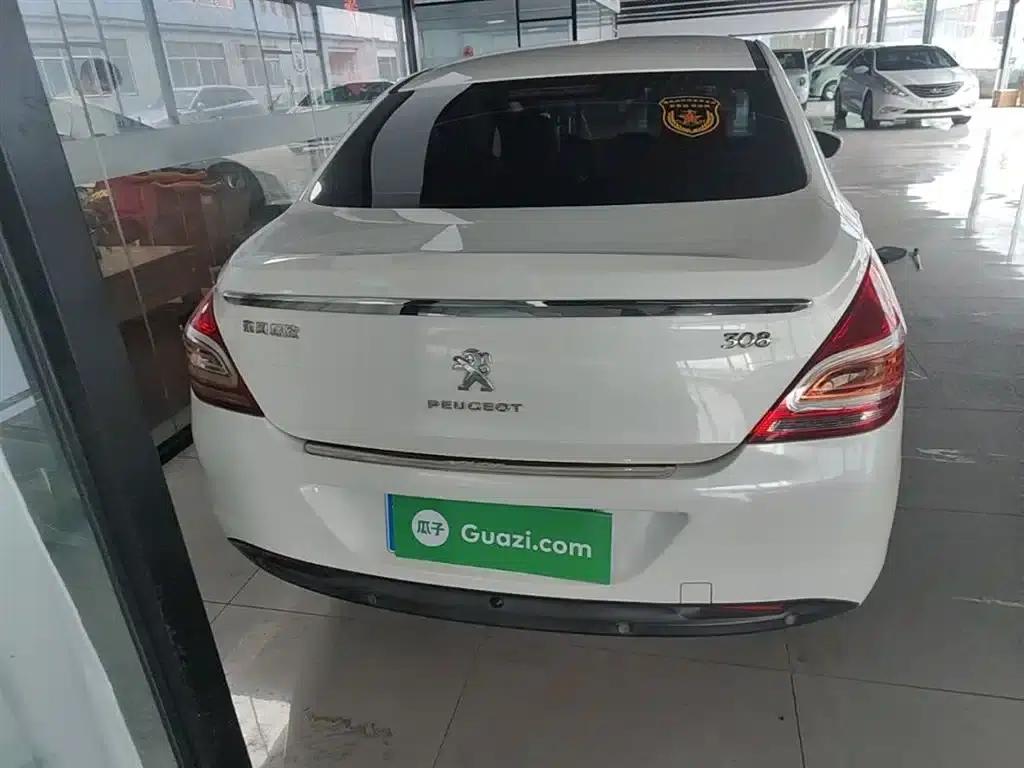 Peugeot 308 2014 Enjoy Edition Classic 1.6L Automatic Premium Model — миниатюра 6