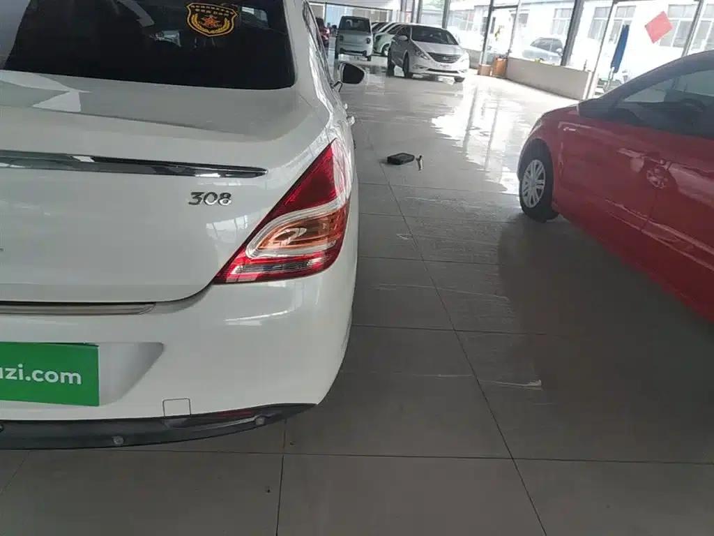Peugeot 308 2014 Enjoy Edition Classic 1.6L Automatic Premium Model — миниатюра 8