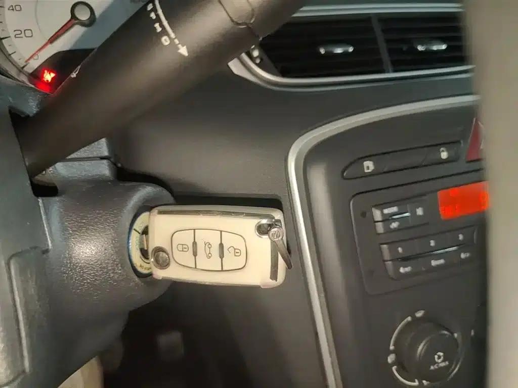 Peugeot 308 2014 Enjoy Edition Classic 1.6L Automatic Premium Model — миниатюра 9