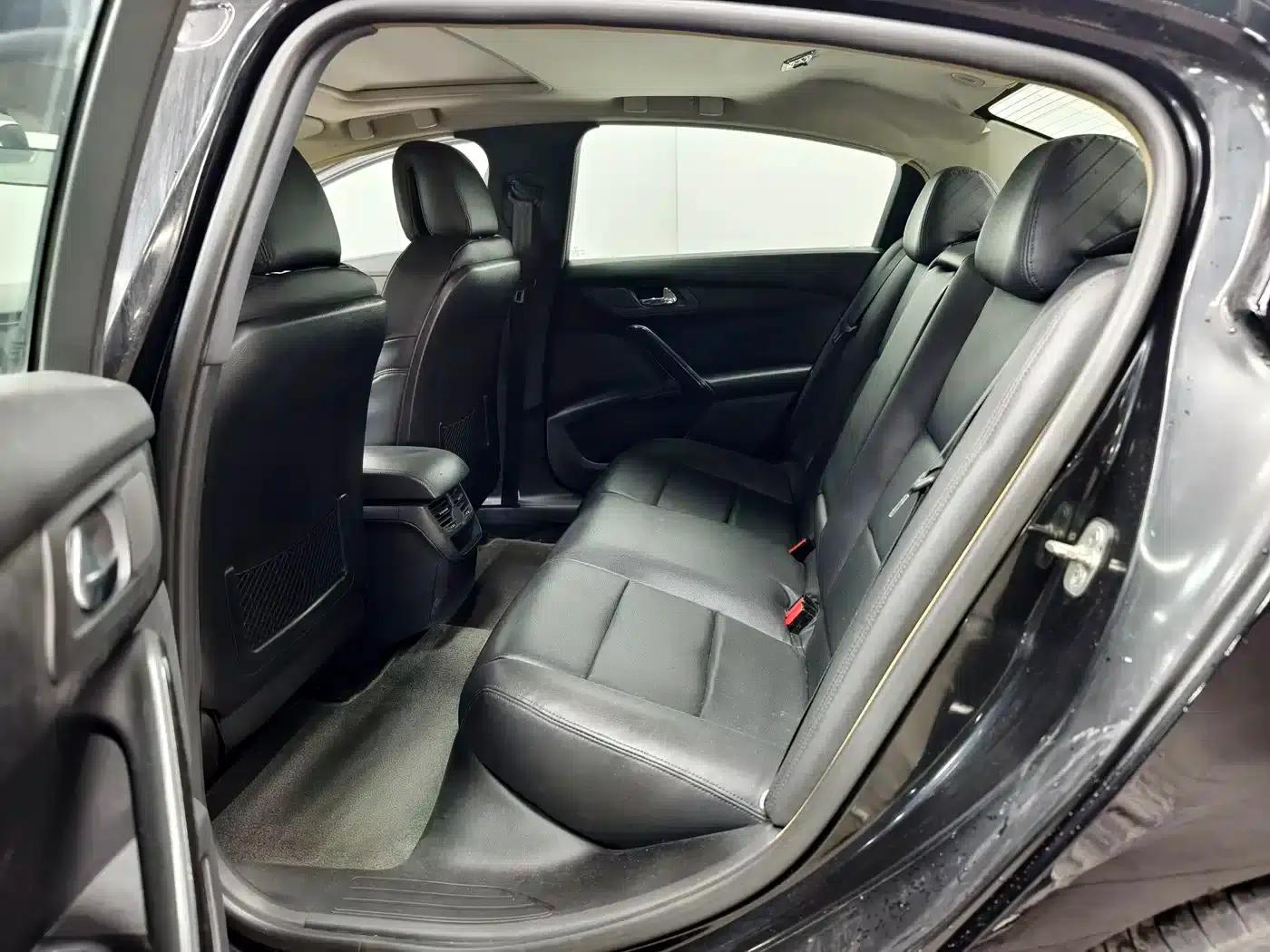 Peugeot 508 2013 2.0L 2nd Anniversary Edition with Automatic Sunroof Classic Version — миниатюра 13