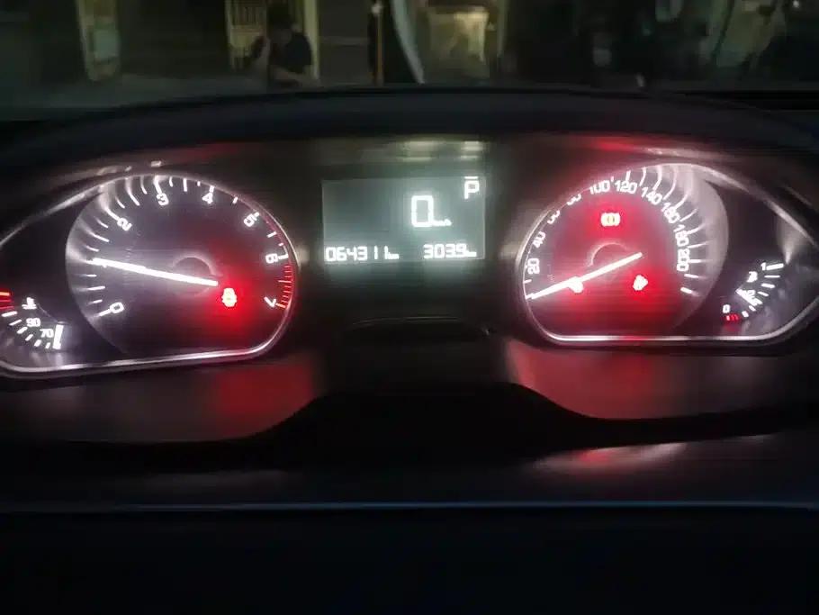 Peugeot 2008 2014 Model 1.6L Automatic Fashion Edition — миниатюра 14