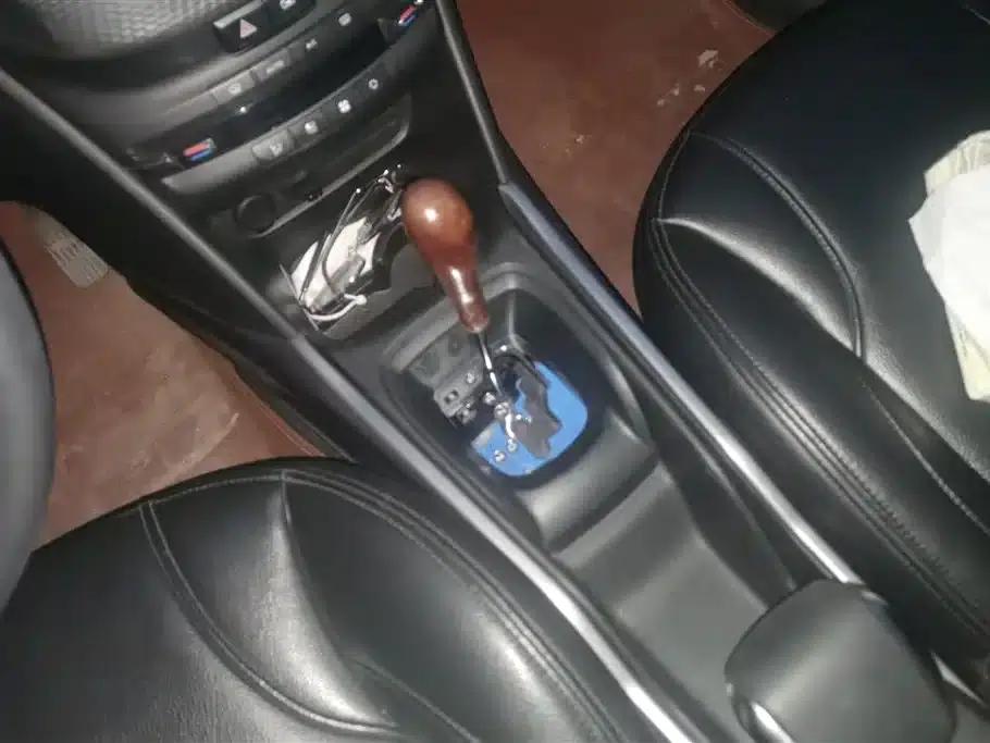 Peugeot 2008 2014 Model 1.6L Automatic Fashion Edition — миниатюра 16