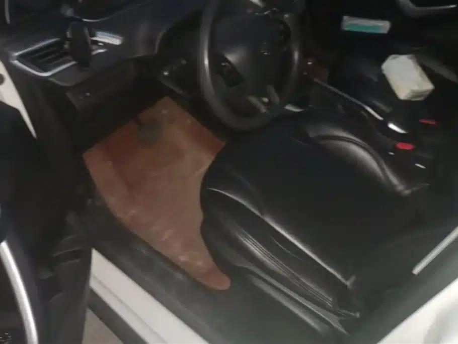 Peugeot 2008 2014 Model 1.6L Automatic Fashion Edition — миниатюра 9