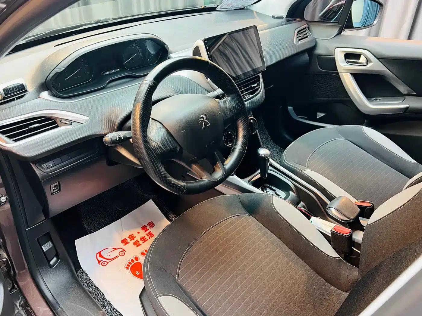 Peugeot 2008 2014 Model 1.6L Automatic Trend Edition — миниатюра 13