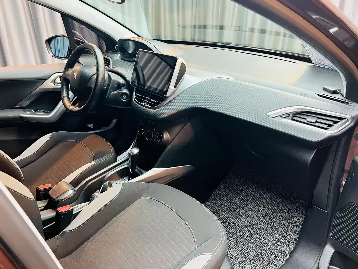 Peugeot 2008 2014 Model 1.6L Automatic Trend Edition — миниатюра 15