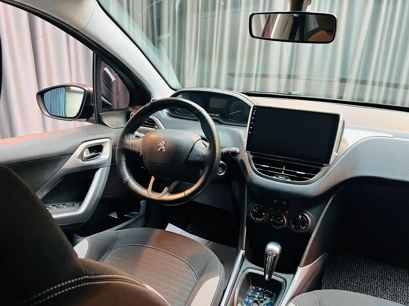 Peugeot 2008 2014 Model 1.6L Automatic Trend Edition — миниатюра 17
