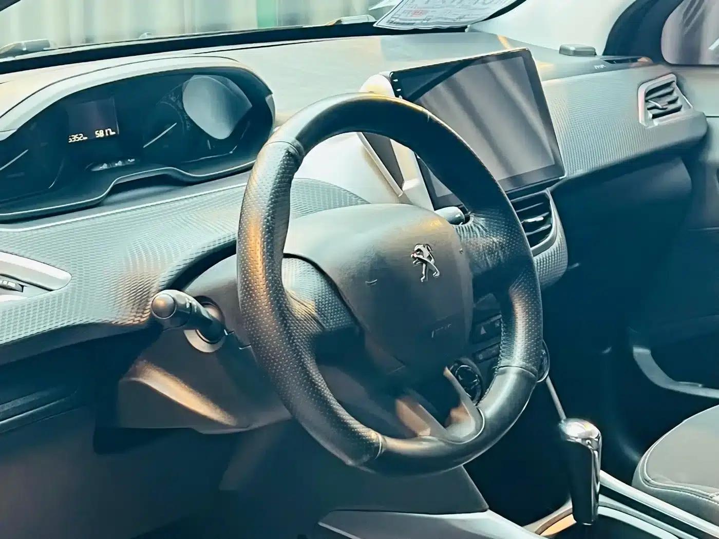 Peugeot 2008 2014 Model 1.6L Automatic Trend Edition — миниатюра 8