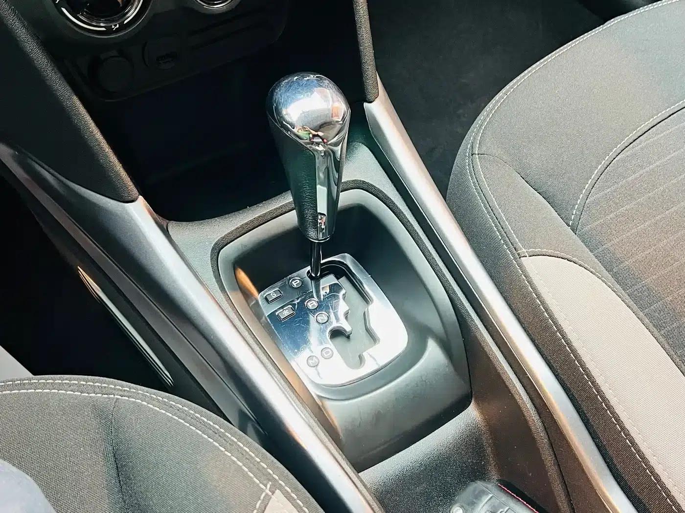 Peugeot 2008 2014 Model 1.6L Automatic Trend Edition — миниатюра 9