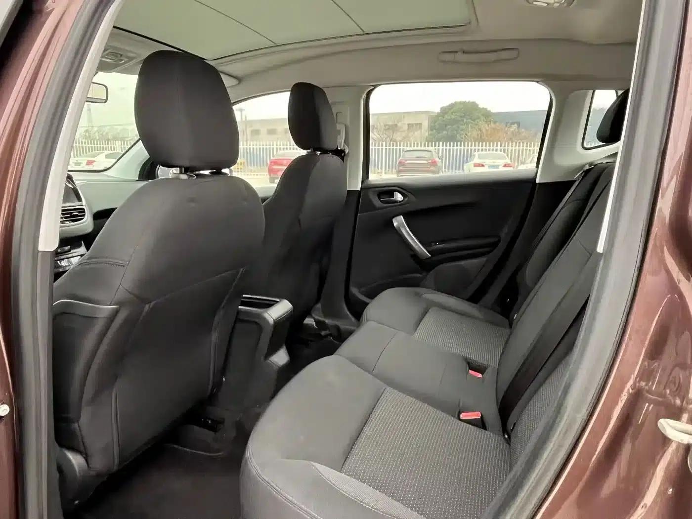 Peugeot 2008 2014 Model 1.6L Automatic Fashion Edition — миниатюра 5