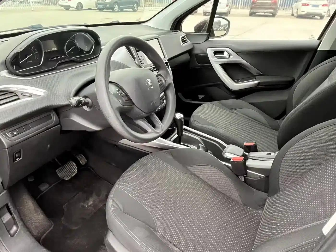Peugeot 2008 2014 Model 1.6L Automatic Fashion Edition — миниатюра 6