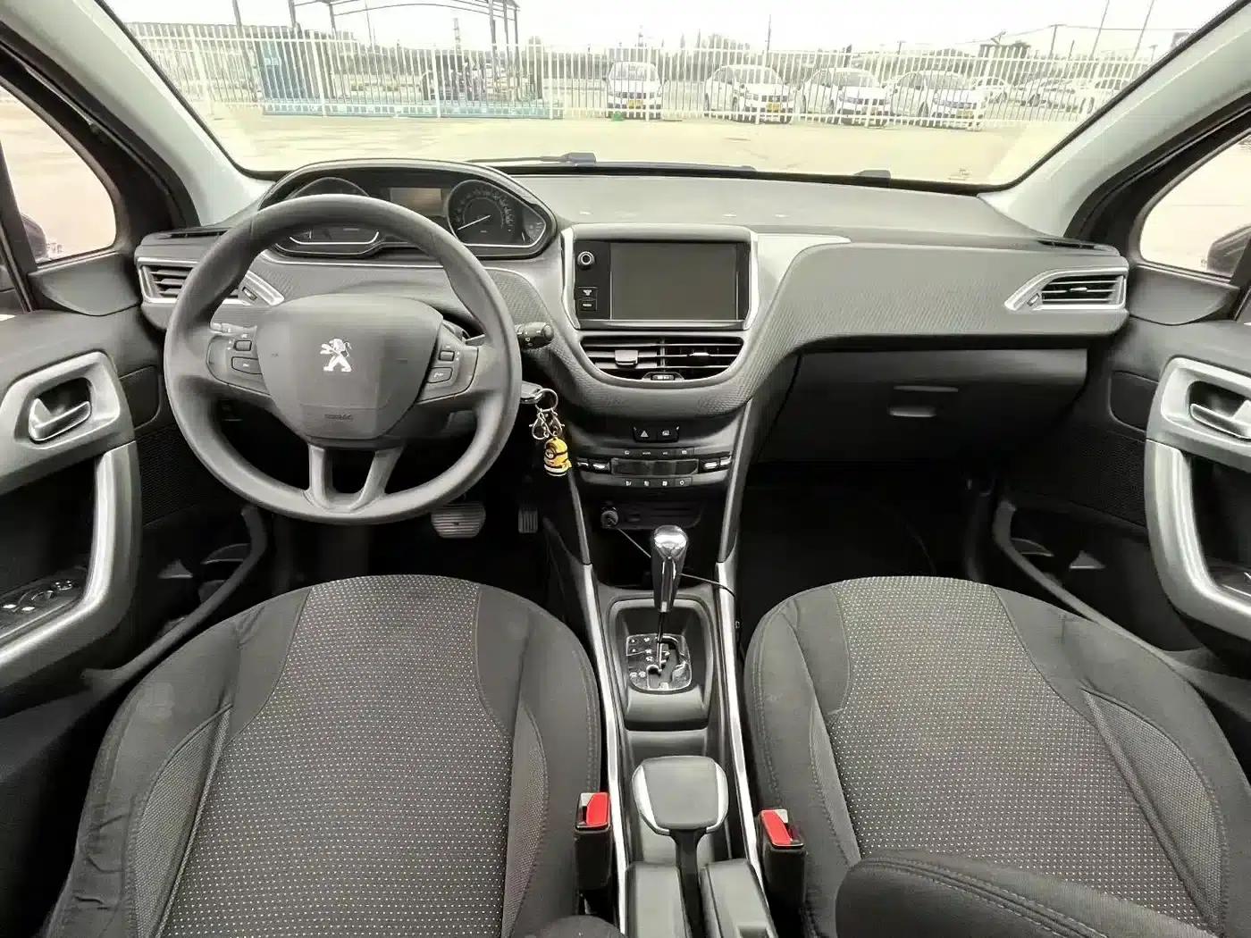 Peugeot 2008 2014 Model 1.6L Automatic Fashion Edition — миниатюра 7