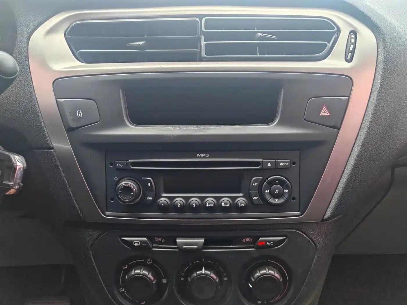 Peugeot 301 2014 1.6L Automatic Comfort Edition — миниатюра 12